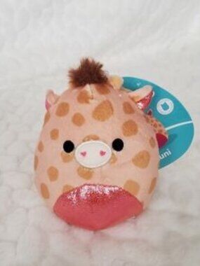 BNWT Zuni the Giraffe Valentines Day Clip Squishmallows